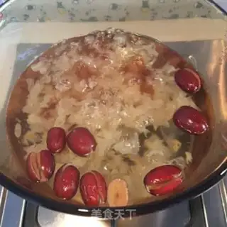 Make Peach glue, silver-eared date step 4