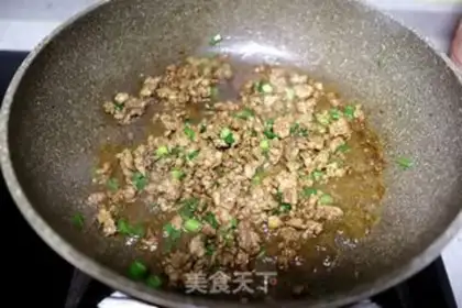 Make Beef egg waffles step 4