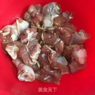 Make Chicken leg steamed potatoes step 1