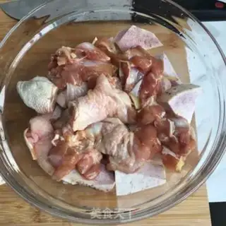 Make Chicken leg steamed potatoes step 3