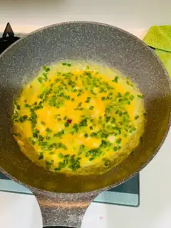 Make Onion omelet step 1