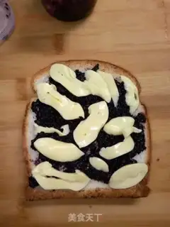 Make Smoky cheese and sweet toast step 1
