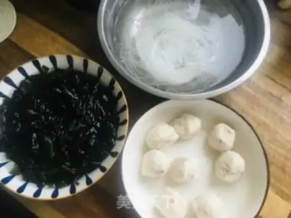 Make Seafood fan fishball soup step 0