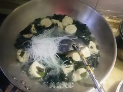 Make Seafood fan fishball soup step 4