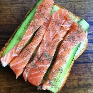 Make A salmon sandwich step 7