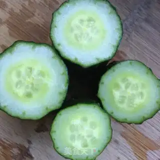 Make cucumber flowers bloom step 1