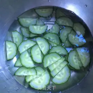 Make cucumber flowers bloom step 4