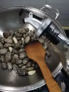 Make Spicy clams step 5