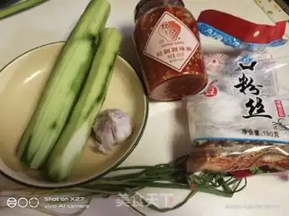Make A fan of garlic and silk step 0