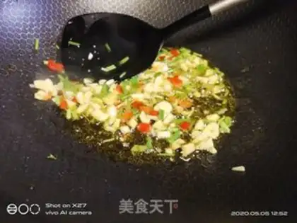 Make A fan of garlic and silk step 6