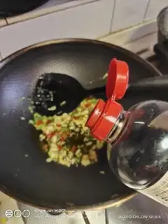 Make A fan of garlic and silk step 7