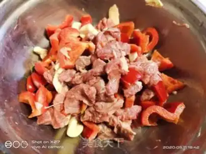 Make Paprika cucumber beef step 1