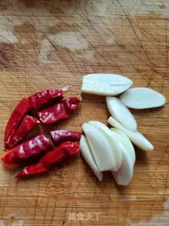 Make Pyramid and garlic step 1