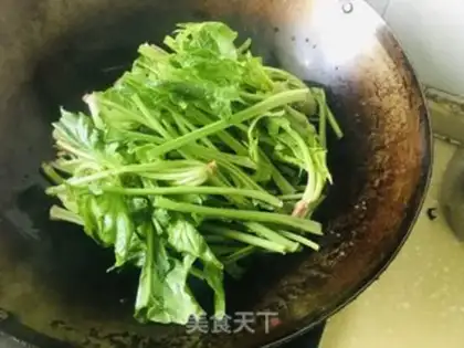Make Garlic spinach step 1