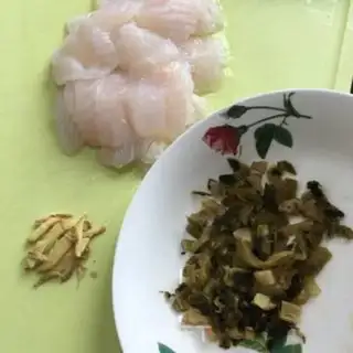 Make Sour sauce, dragonfish step 0