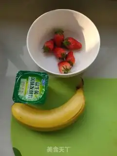 Make Strawberry banana yogurt step 0