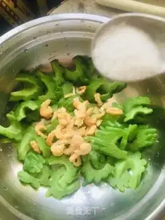 Make Suffering melon with rice step 7