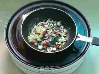 Make Spicy chicken silk step 5