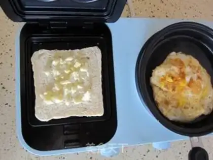 Make A sandwich and vegetables step 3