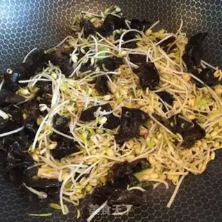 Make Green bean sprout soup step 3