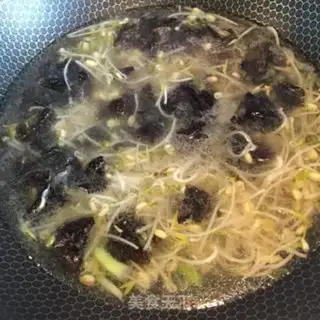 Make Green bean sprout soup step 4