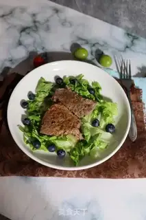 Make Blueberry beef salad step 0