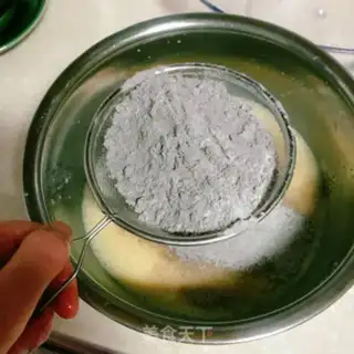 Make Black-meal fruit cake step 4