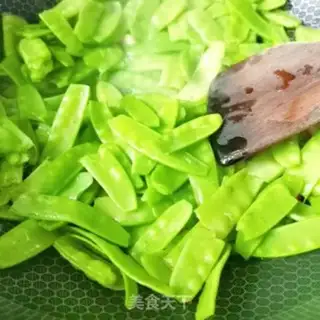 Make The Dutch beans step 4