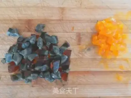 Make Three-coloured eggs step 1