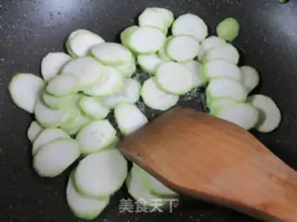Make Squeeze the beans and make the flowers step 3