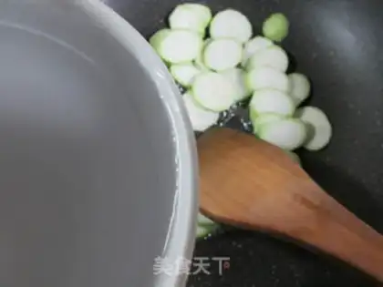 Make Squeeze the beans and make the flowers step 4