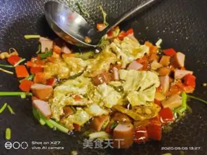Make Paprika ham and egg fried rice step 4