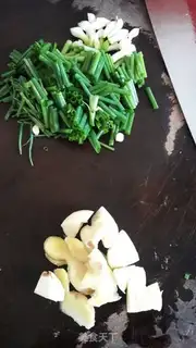 Make Celery fried meat step 1