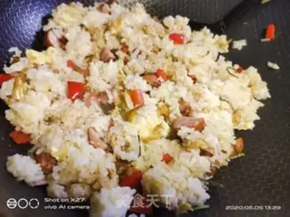 Make Paprika ham and egg fried rice step 6