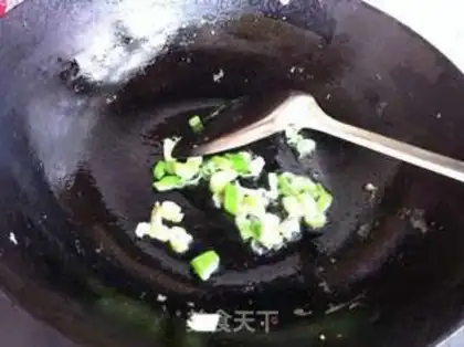 Make Spicy eggs soup step 3
