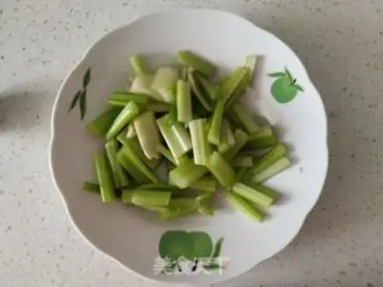 Make Celery fried beans step 1