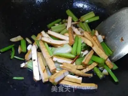 Make Celery fried beans step 2