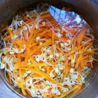 Make The green bean sprouts step 4