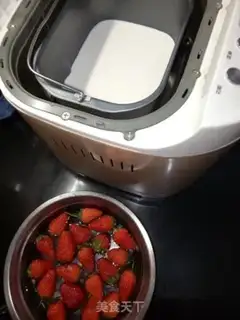 Make Strawberry fruit yogurt step 0