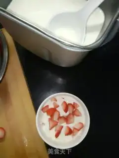 Make Strawberry fruit yogurt step 4