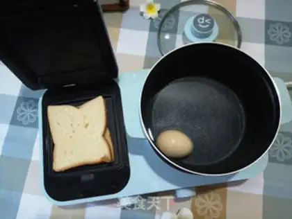 Make Toast salad step 0