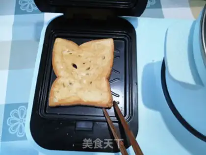 Make Toast salad step 1