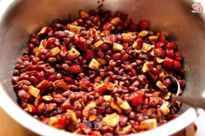 Make Sticky bean buns step 4
