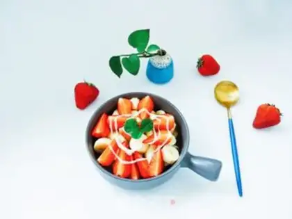 Make Strawberry banana salad step 0