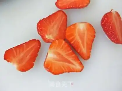 Make Strawberry banana salad step 1
