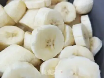 Make Strawberry banana salad step 2