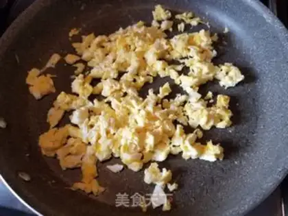 Make Squeeze eggs and beans step 5