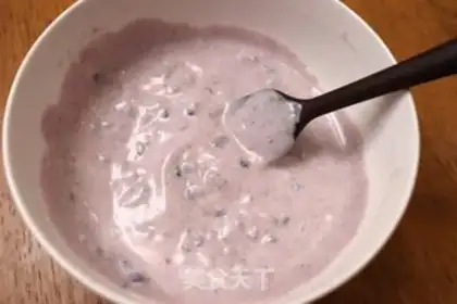 Make Yogurt cheeseberry ice cream step 4