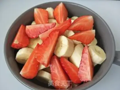 Make Strawberry banana salad step 3