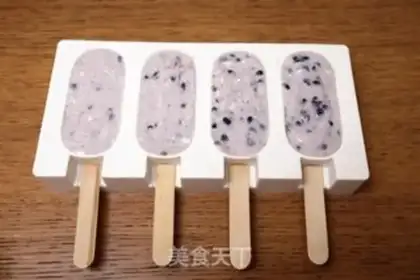 Make Yogurt cheeseberry ice cream step 5